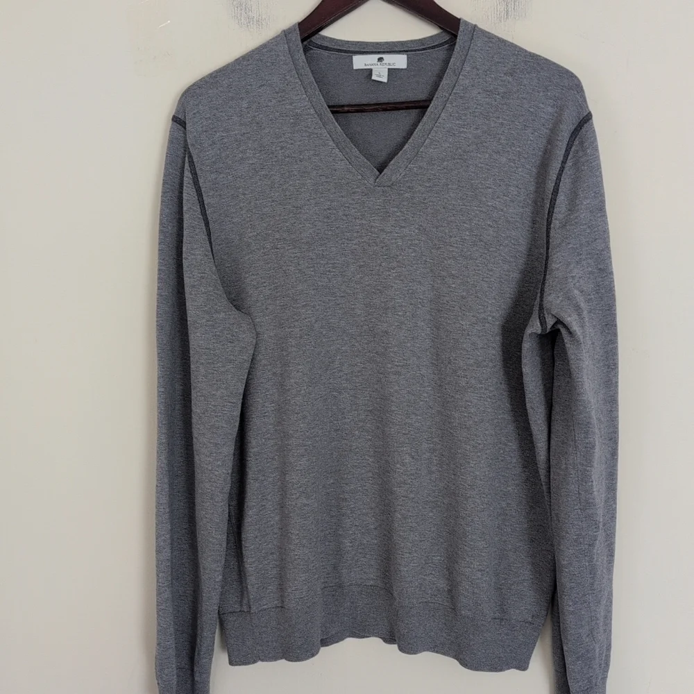 Banana Republic Sweater Men's‎ L DeVee Grey V-neck Fine-knit Pullover Layering
